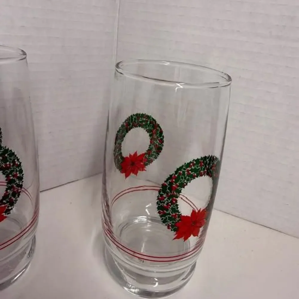 Set of 8 Vintage Christmas Wreath and Poinsettia Glass Tumblers